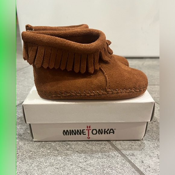 Minnetonka Moccasin Leather back strap bootie, infant, size 5, brown - Picture 5 of 6